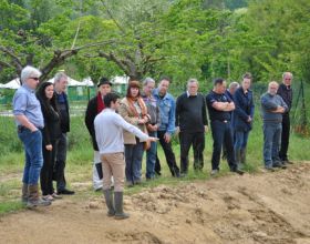 Les élus de la vallée de la Lèze visitent le chantier de la noue du Jacquart à Artigat