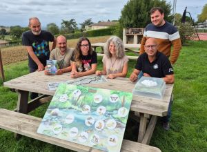Les animateurs du SMIVAL et de Léo Lagrange, lors de la formation avec Cécile DUVAL, conseillère pédagogique en EDD à l’Education Nationale