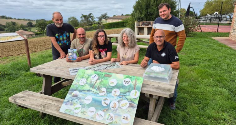 Les animateurs du SMIVAL et de Léo Lagrange, lors de la formation avec Cécile DUVAL, conseillère pédagogique en EDD à l’Education Nationale